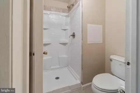 214 Willow Ter, Sterling, VA 20164 photo 17