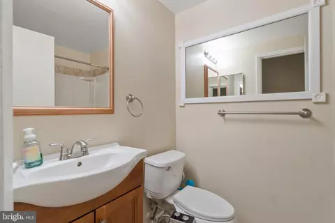 214 Willow Ter, Sterling, VA 20164 photo 9