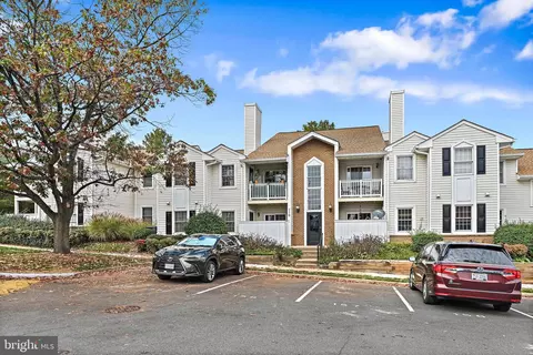 118 Westwick Ct #8, Sterling, VA 20165