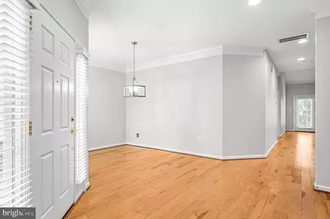 44360 Oakmont Manor Sq, Ashburn, VA 20147