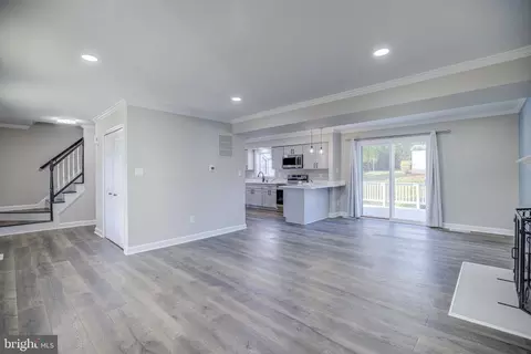 203 Keyes Ct, Sterling, VA 20164 photo 11