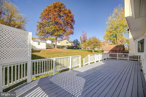 203 Keyes Ct, Sterling, VA 20164 photo 4