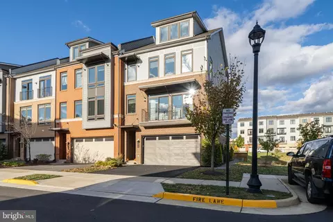 1312 White Feldspar Ter SE, Leesburg, VA 20175