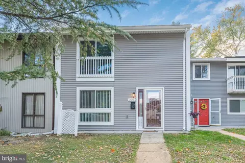 221 Willow Ter, Sterling, VA 20164