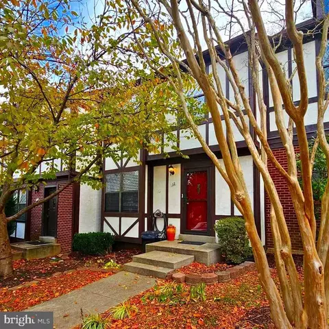 12 Lyndhurst Ct, Sterling, VA 20165