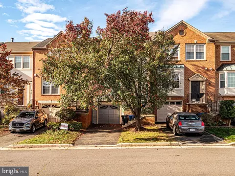 327 Davis Ave SW, Leesburg, VA 20175