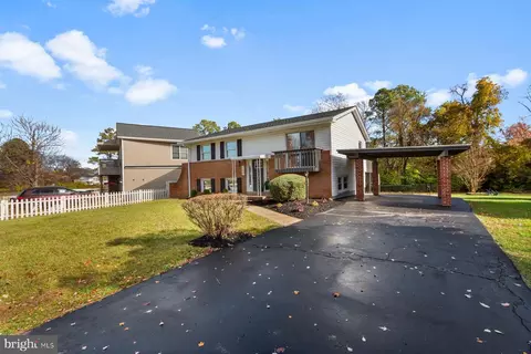 103 E Staunton Ave, Sterling, VA 20164 photo 4