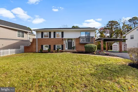 103 E Staunton Ave, Sterling, VA 20164