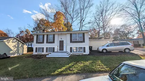 623 York Ln SE, Leesburg, VA 20175