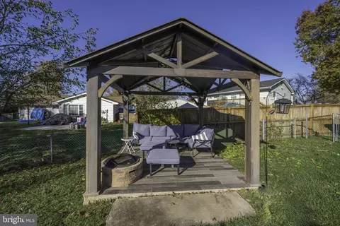 103 S Harrison Rd, Sterling, VA 20164 photo 4