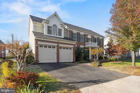 18953 Longhouse Pl, Leesburg, VA 20176