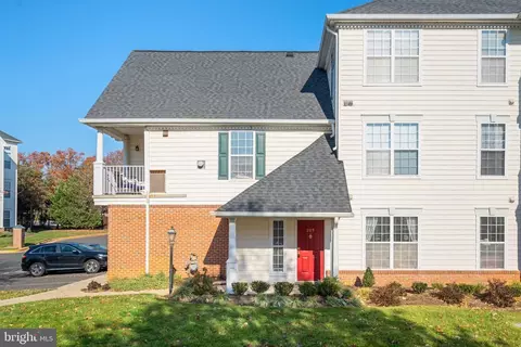 25300 Lake Mist Sq #205, Chantilly, VA 20152