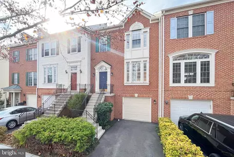 42993 Golf View Dr, Chantilly, VA 20152