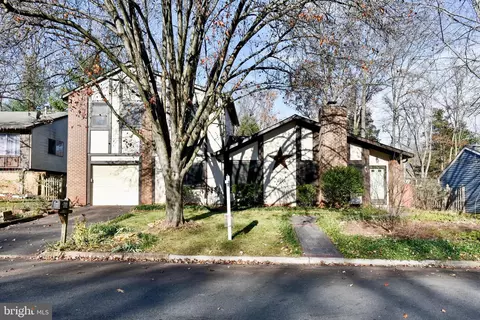 124 Hillsdale Dr, Sterling, VA 20164