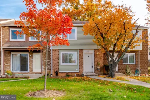 1002 Brethour Ct, Sterling, VA 20164