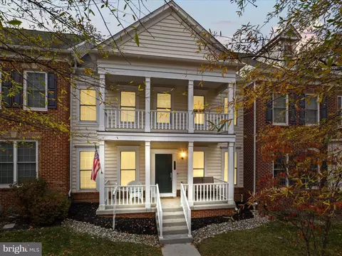 20725 Red Cedar Dr, Leesburg, VA 20175