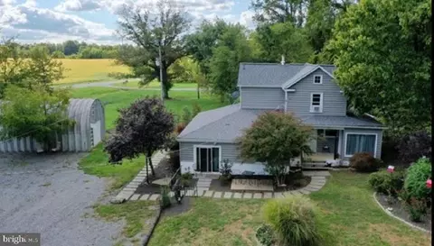 39274 Irene Rd, Hamilton, VA 20158