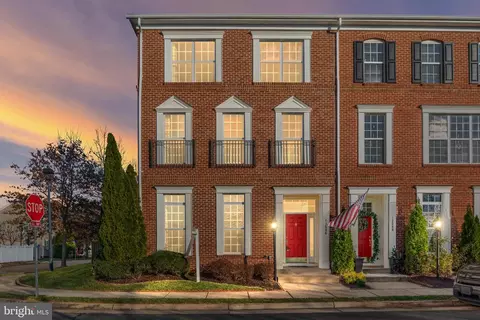 13586 Village Green Dr, Leesburg, VA 20176