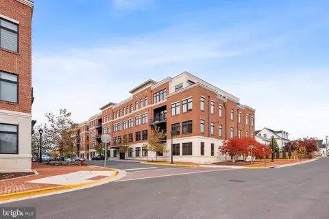 4 Stationmaster St SE #404, Leesburg, VA 20175