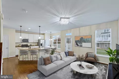 43366 Town Gate Sq, Chantilly, VA 20152