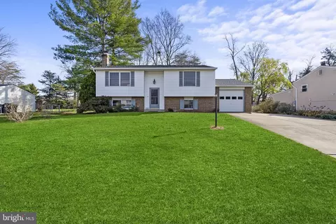122 Magnolia Rd, Sterling, VA 20164