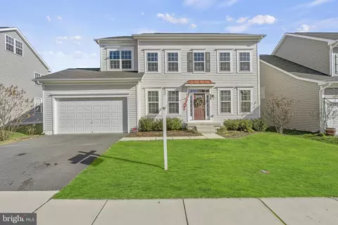 828 Mildenhall Ct, Purcellville, VA 20132