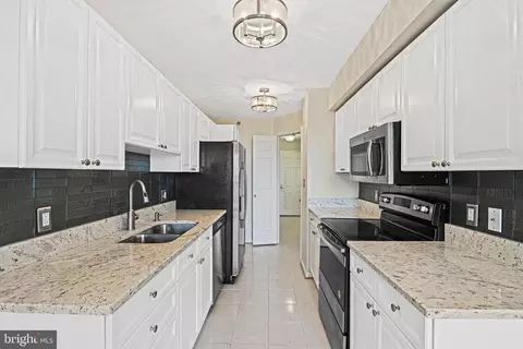 19385 Cypress Ridge Ter #215, Leesburg, VA 20176
