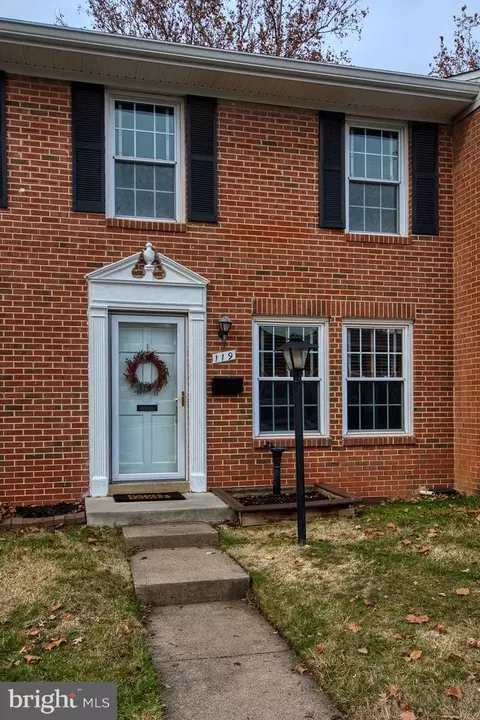 119 N Duke Dr, Sterling, VA 20164