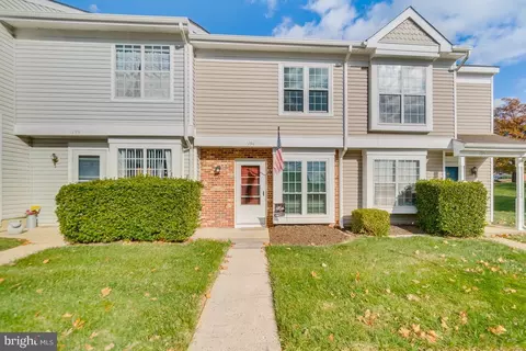 194 Saint Johns Sq, Sterling, VA 20164