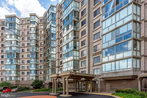 19375 Cypress Ridge Ter #302, Leesburg, VA 20176