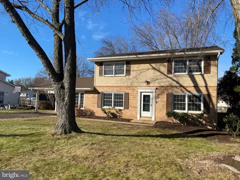 103 N Lincoln Ave, Sterling, VA 20164