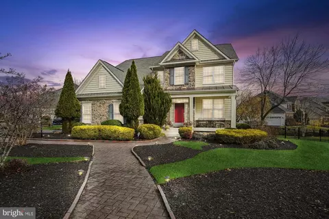 21954 Colonial Hills Dr, Ashburn, VA 20148