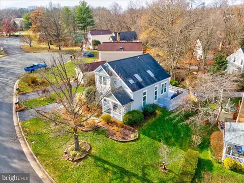 10 Lindenwood Ct, Sterling, VA 20165