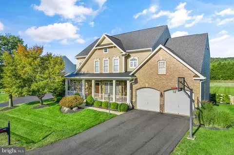 16025 Garriland Dr, Leesburg, VA 20176