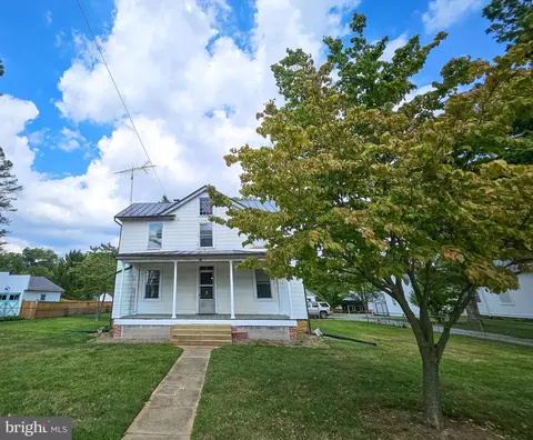 14 E Loudoun St, Round Hill, VA 20141 photo 2