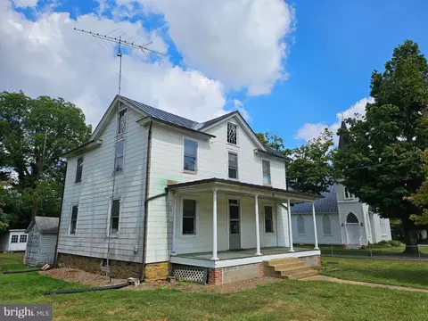 14 E Loudoun St, Round Hill, VA 20141 photo 4