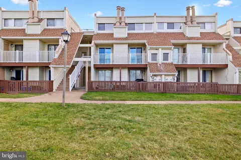 1016 Mycroft Ct, Sterling, VA 20164