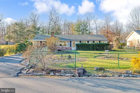 20273 Redrose Dr, Sterling, VA 20165