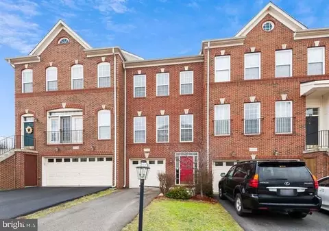 25257 Gothic Sq, Chantilly, VA 20152