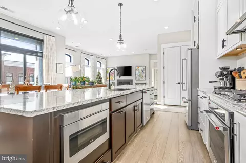2 Stationmaster St SE #403, Leesburg, VA 20175