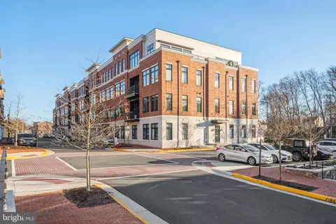 3 Stationmaster St SE #201, Leesburg, VA 20175