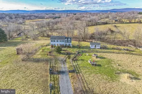 38530 Little Hampton Ln, Hamilton, VA 20158