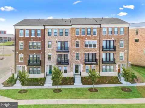 42630 Darala Dr, Ashburn, VA 20147