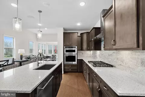Kitchen - 19829 Silvery Blue Ter, Ashburn, VA 20147 photo 5 of 6
