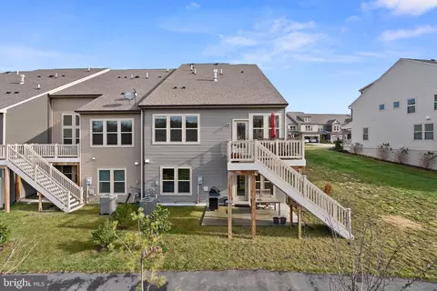 Exterior - 19829 Silvery Blue Ter, Ashburn, VA 20147 photo 10 of 12