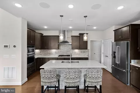 Kitchen - 19829 Silvery Blue Ter, Ashburn, VA 20147 photo 4 of 6