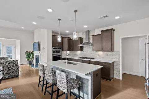Kitchen - 19829 Silvery Blue Ter, Ashburn, VA 20147 photo 3 of 6