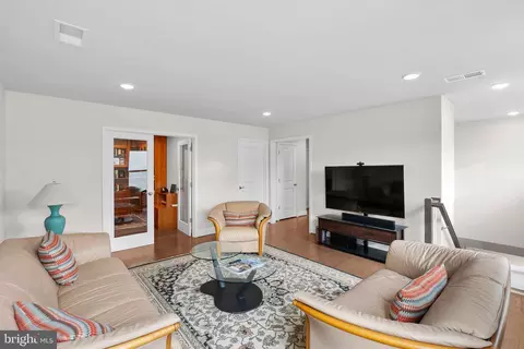 Living - 19829 Silvery Blue Ter, Ashburn, VA 20147 photo 10 of 15