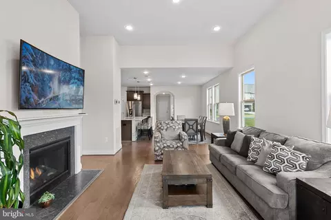 Living - 19829 Silvery Blue Ter, Ashburn, VA 20147 photo 4 of 15