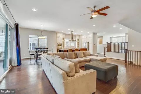 23514 Epperson Sq, Brambleton, VA 20148 photo 10